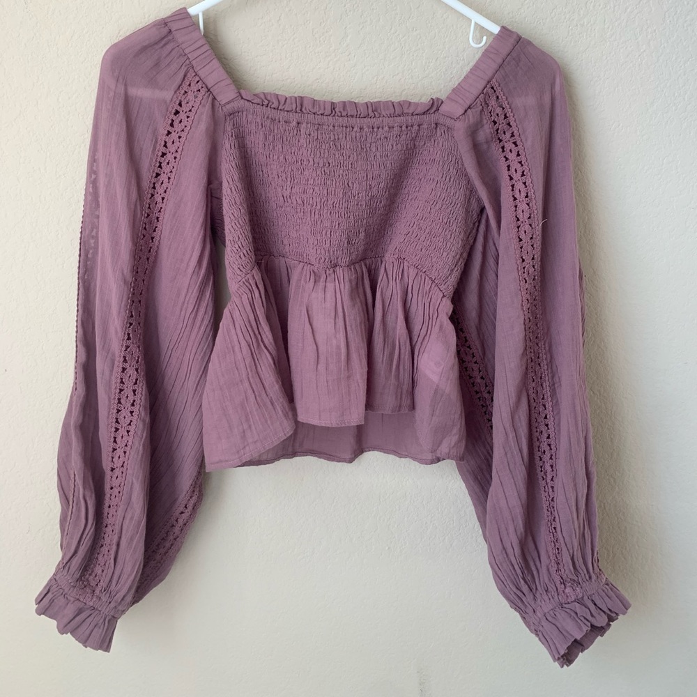 puffed sleeve top